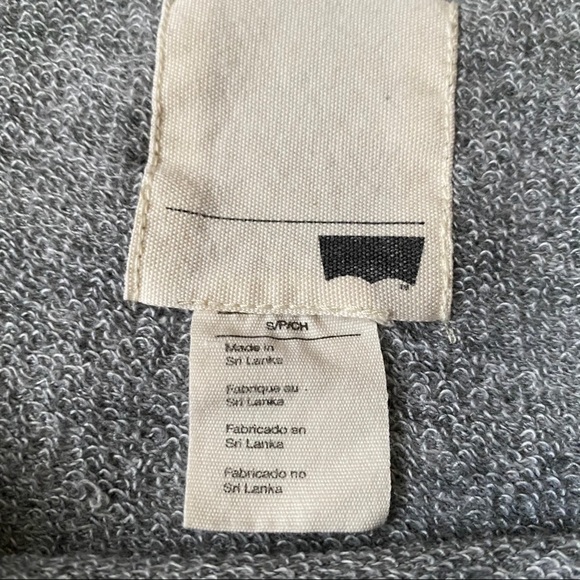 LEVI’S Sweatshirt. - Picture 5 of 6
